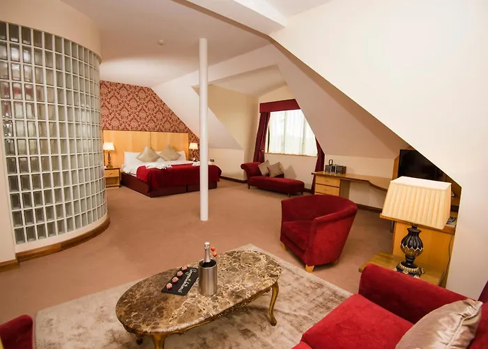 La Mon Hotel & Country Club